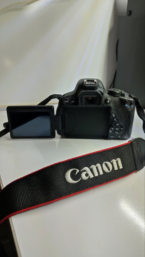 دوربین دیجیتال کانن مدل EOS 700D Kit 18-55mm IS STM